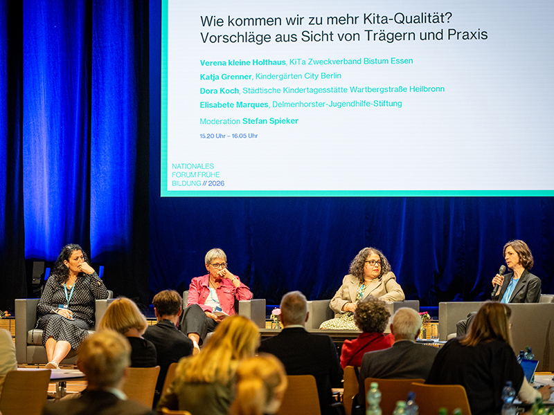 Podiumsdiskussion beim Nationalen Forum Frühe Bildung 2026 zum Thema Kita-Qualität